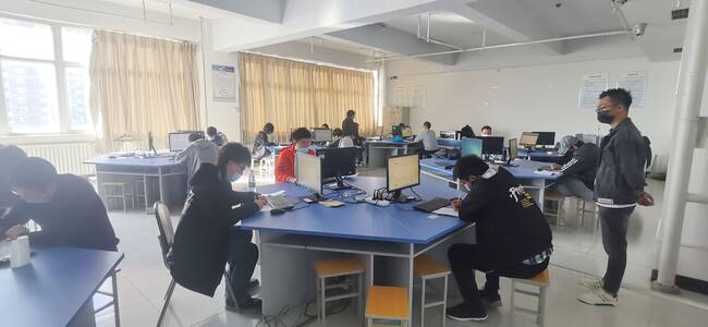 热烈庆祝工程技术学院刘鸿鑫等同学“蓝桥杯”喜获佳绩