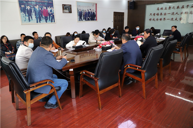 激情迎接新学期 齐心协力谱新篇---我校召开新学期准备工作会