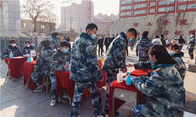 开展疫情防控应急演练 筑牢师生生命安全防线