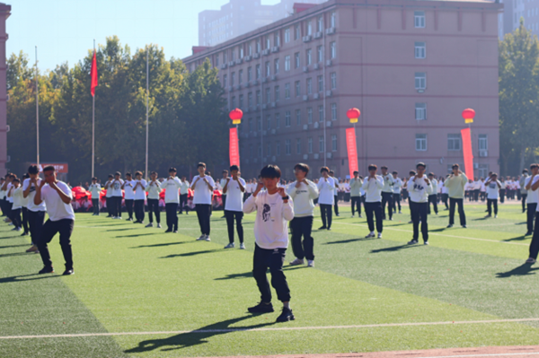 保定理工学院||管理学院||青春当“燃”不让！直击运动会现场