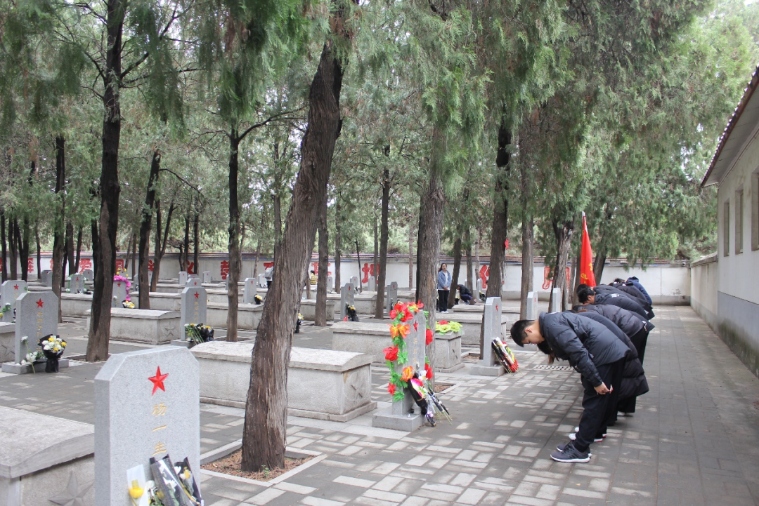 保定理工学院|管理学院|忆苦思甜祭烈士，风起清明表哀思