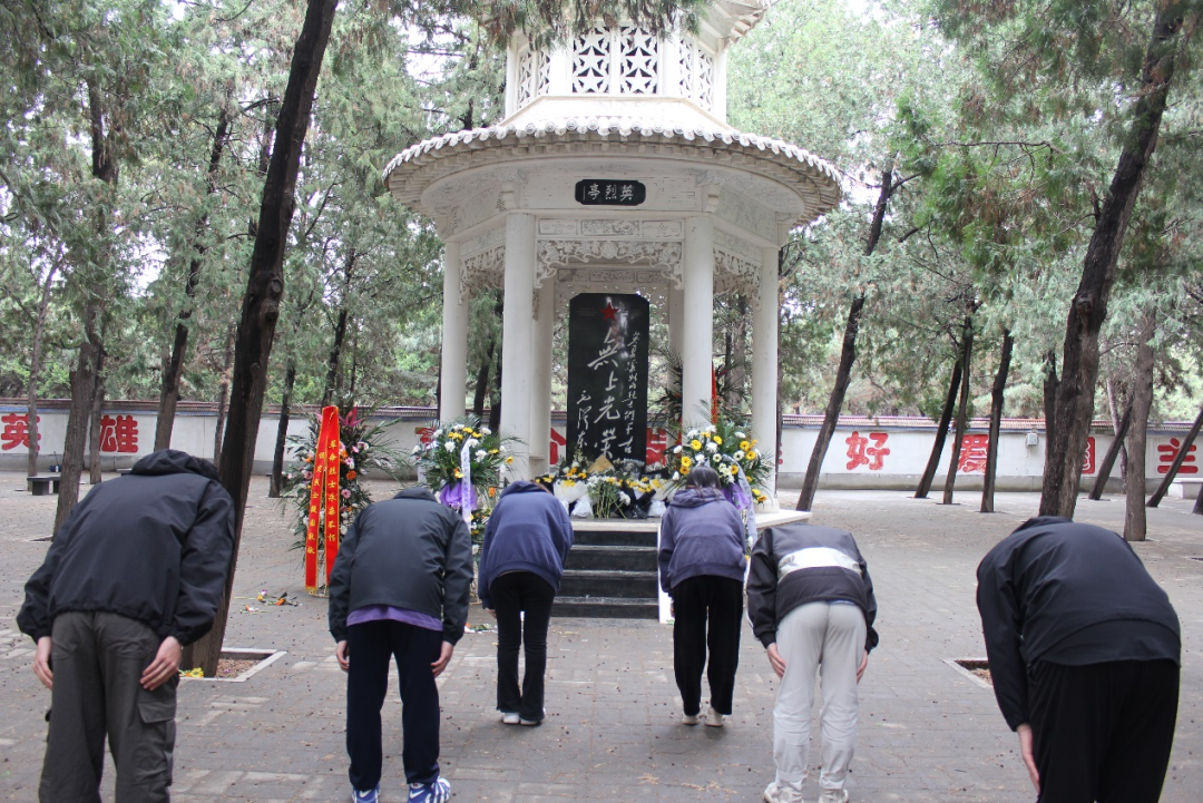 保定理工学院|管理学院|忆苦思甜祭烈士，风起清明表哀思