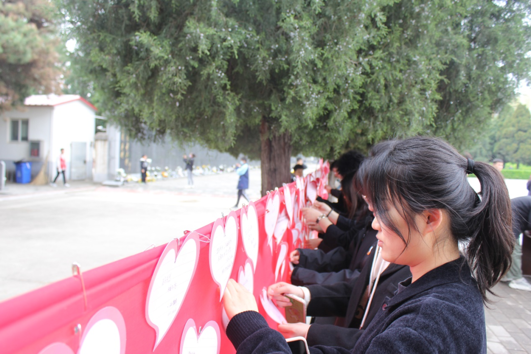 保定理工学院|管理学院|忆苦思甜祭烈士，风起清明表哀思