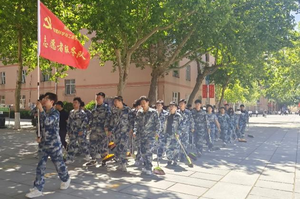 劳动教育|保定理工学院|管理学院|我院开展“垃圾不落地，校园更美丽”校园清洁活动