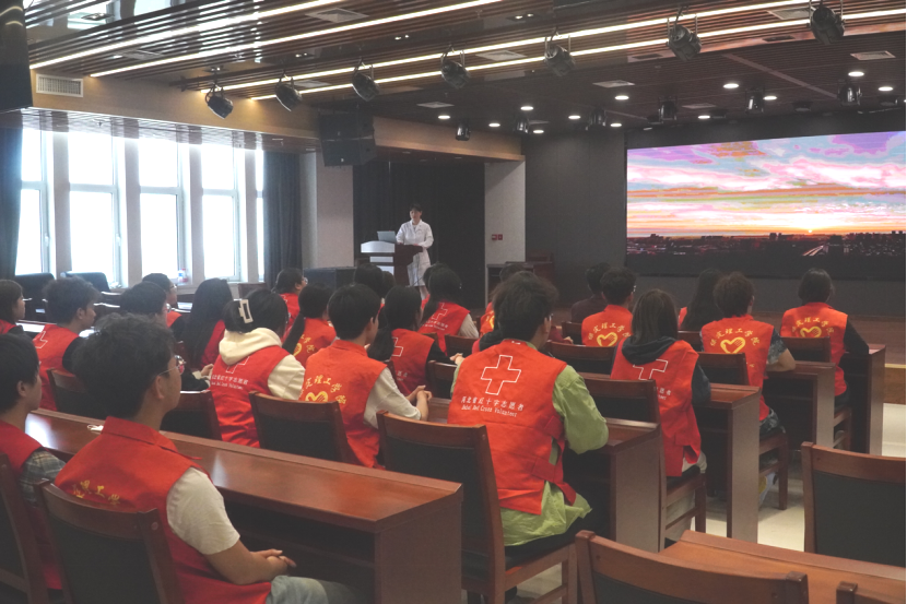 “三献”进校园|血液探秘，与爱同行——保定理工学院师生“血站开放日”活动