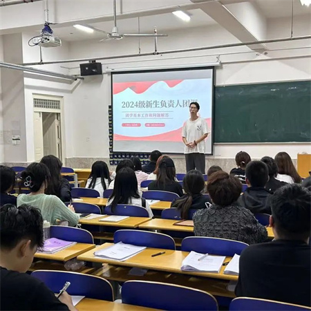 “智慧团建，服务同学”——保定理工学院艺术学院团总支组织部召开工作例会，深入研讨智慧团建与冀 e 青春使用事项