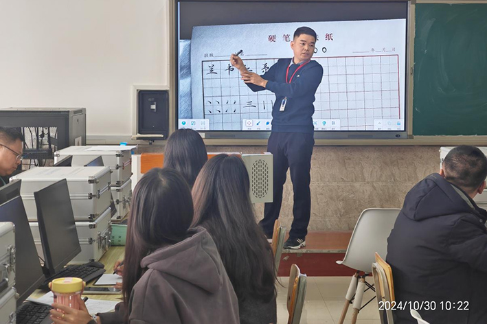 【匠心育师·师道传承】 强技能，促提升—信息科学与工程学院 教师技能系列培训（十一）顺利开展