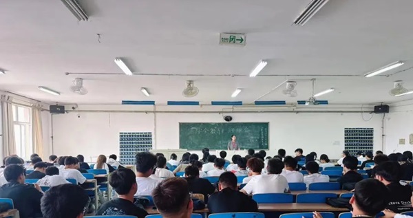 安全教育|保定理工学院|管理学院|平安过国庆，安全需谨记