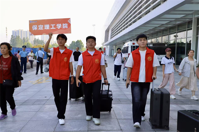 保定理工学院：以迎新之序承红色之魂 以青春之力迎阅兵之礼