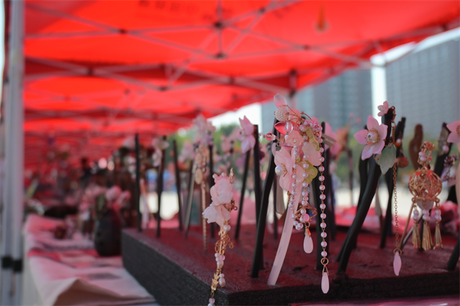 传承非遗文脉 厚植文化自信 ——保定理工学院开展“非遗进校园”活动