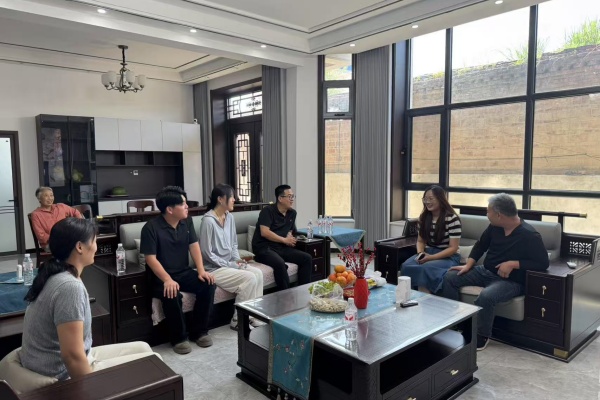 【家访送暖，共育筑梦】登门送爱连家校，合力同心助成长——保定理工学院经济学院开展暑期家访活动