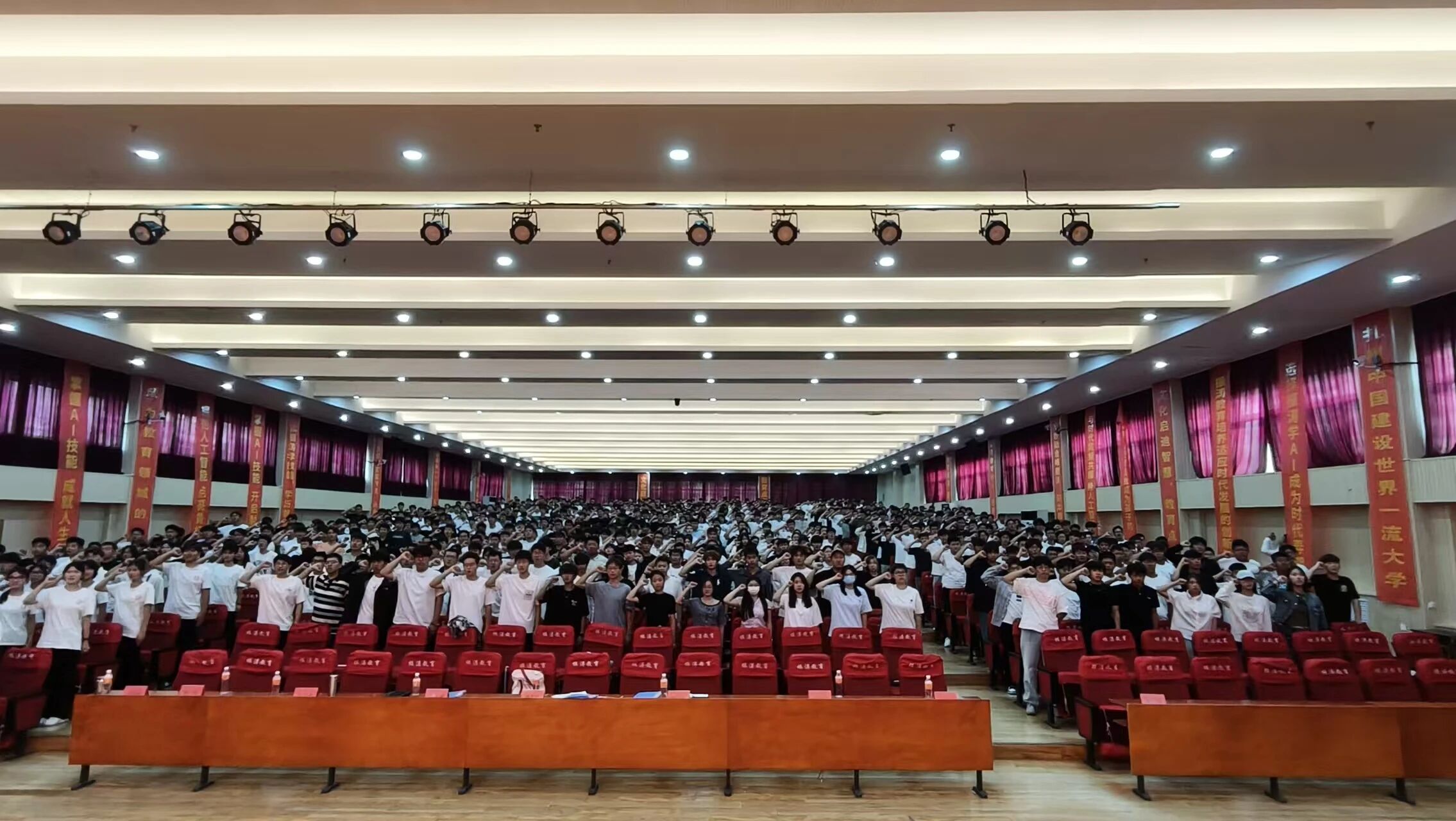 逐梦新程聚力远航——资源与工程技术学院新生见面会暨军训表彰大会圆满举行