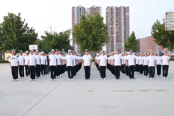 保定理工学院经济学院新生军训风采展示（一）