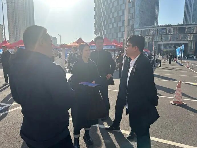 保定理工学院‖教育学院‖校地协同促就业，精准服务助启航——保定理工学院教育学院赴省人社厅线下招聘会开展专项服务