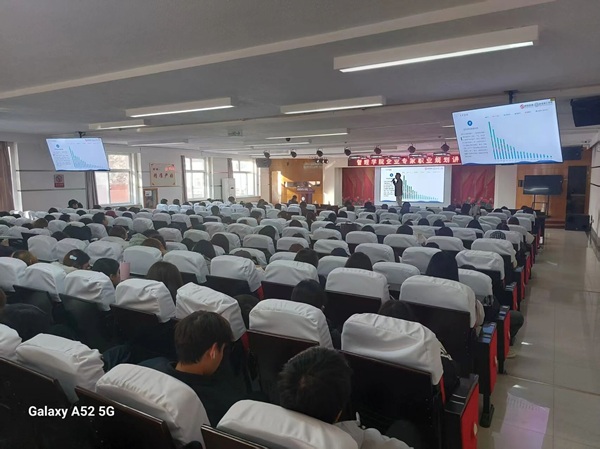 行业专家赋能课程改革！管理学院抖音就业实战讲座点亮新生职业路