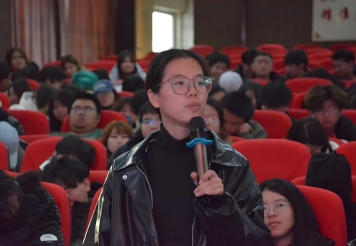 “职点迷津，艺路同行” ——保定理工学院艺术学院就业指导讲座 赋能成长