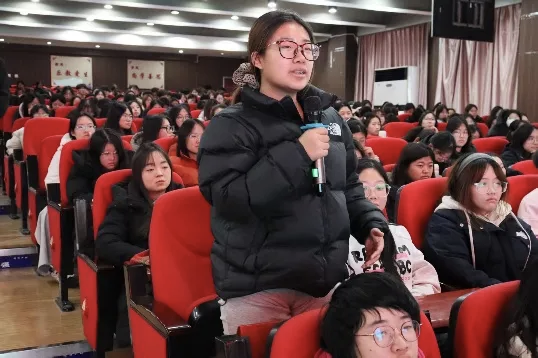 观视频明辨邪伪，签姓名共守净土——反邪教宣传教育进校园活动圆满举行