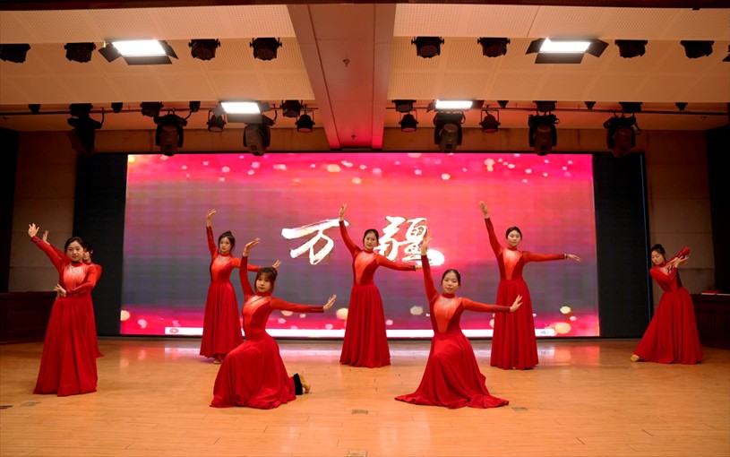 “共筑非遗梦 携手创未来” ——保定理工学院2025年非物质文化遗产传承与发展共同体成立大会圆满召开