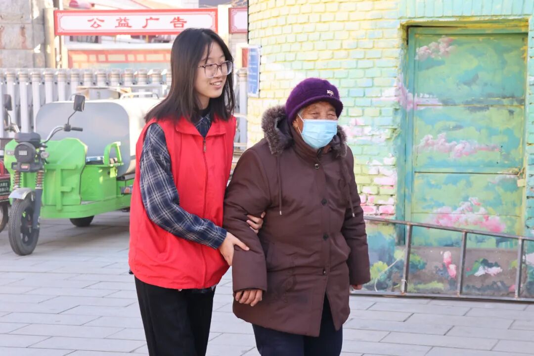 【情暖冬至，邻里共飨】保定理工学院经济学院志愿者走进东小庄村开展“冬至送暖，志愿同行”主题冬至饺子宴活动