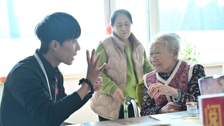 “艺暖养老院，爱润夕阳红”——保定理工学院艺术学院开展敬老爱老进养老院志愿活动