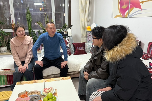 登门送爱连家校，合力同心助成长——保定理工学院经济学院开展寒假家访活动（中）