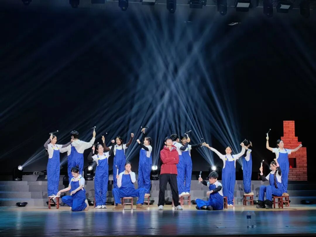 保定理工学院师生亮相高碑店市2026年春节联欢晚会绽放青春艺彩