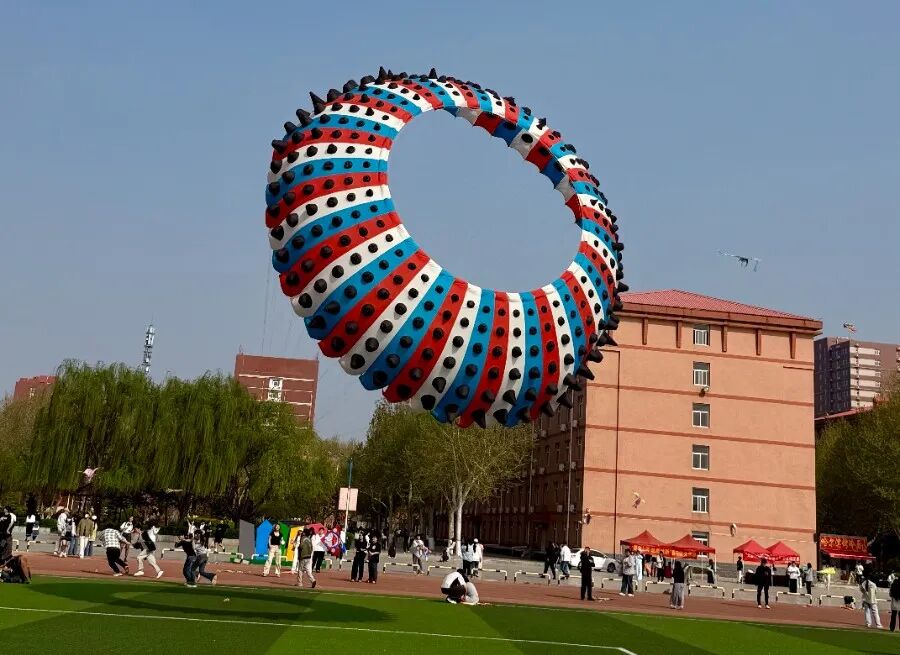 春风拾趣•鸢舞校园”保定理工学院第一届风筝文化节圆满落幕