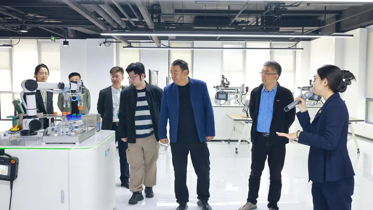 【校企携手 共筑新程】深化校企协同育人信息科学与工程学院赴北京华晟经世洽谈并汇报教育部 ICT 专业大模型项目