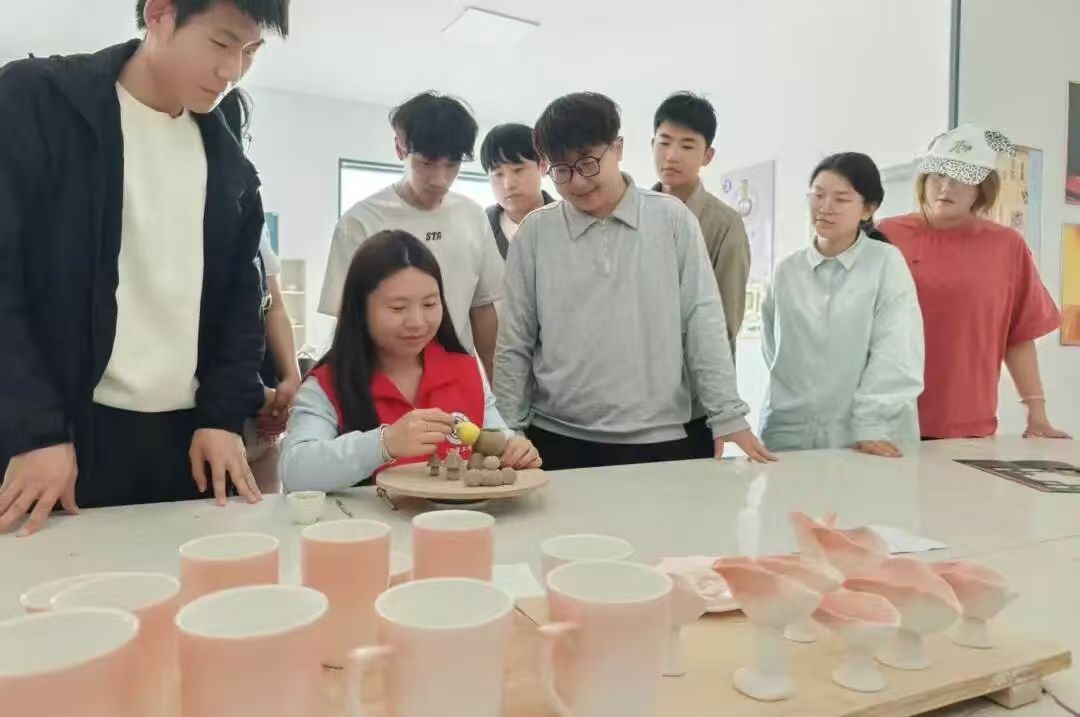 资助育人｜以感恩为帆，筑成长之路——“助学金+感恩”系列活动总结