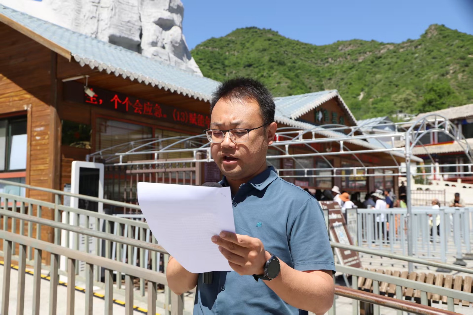 传承红色基因 深耕思政教育 ——保定理工学院赴涞源抗战纪念馆等参观 研学开展“太行山上行走的思政课”
