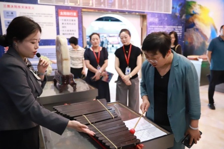 产教融合促发展 数智创新启新篇— —保定市国贸集团一行到访保定理工学院艺术学院开展合作交流