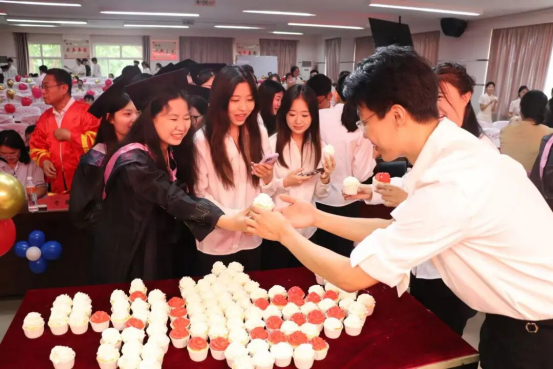 夏风送骊歌 青春正启航 ——会计学院2026届毕业典礼圆满落幕