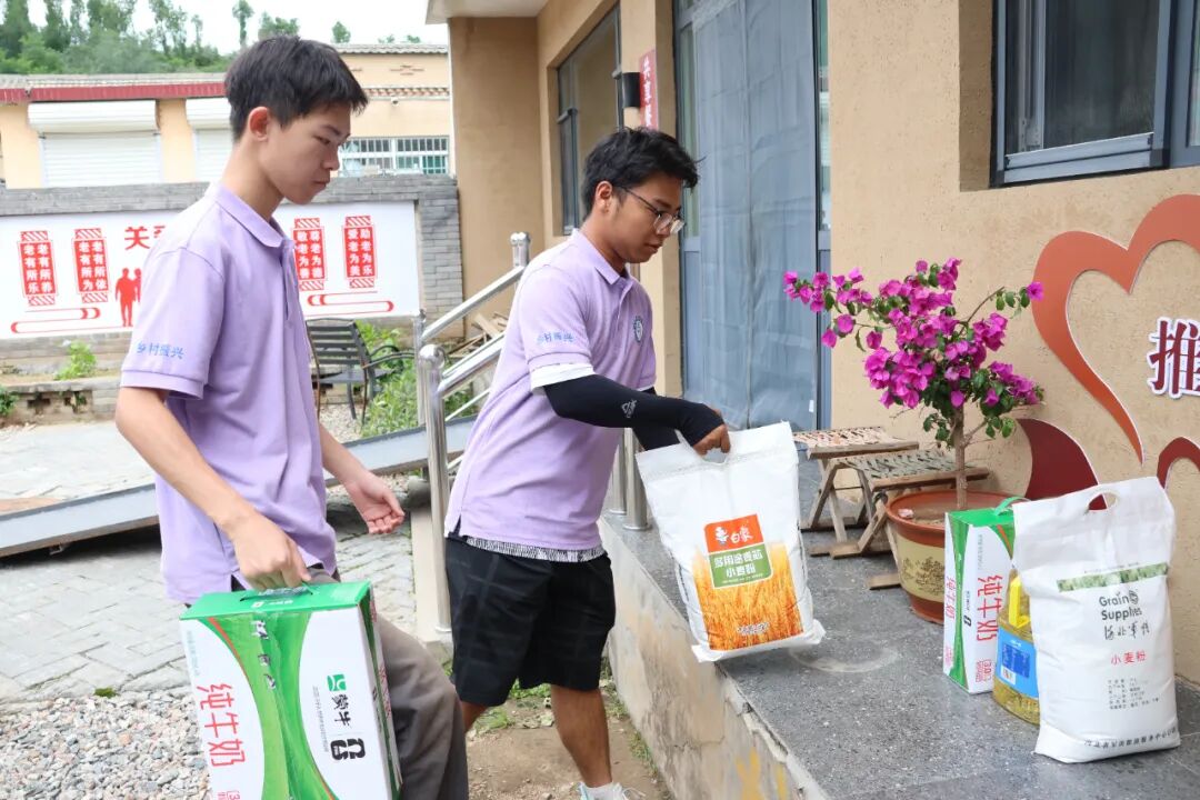 情暖顾家台，青春慰乡邻——经济学院三下乡实践团走访慰问乡村老年群众