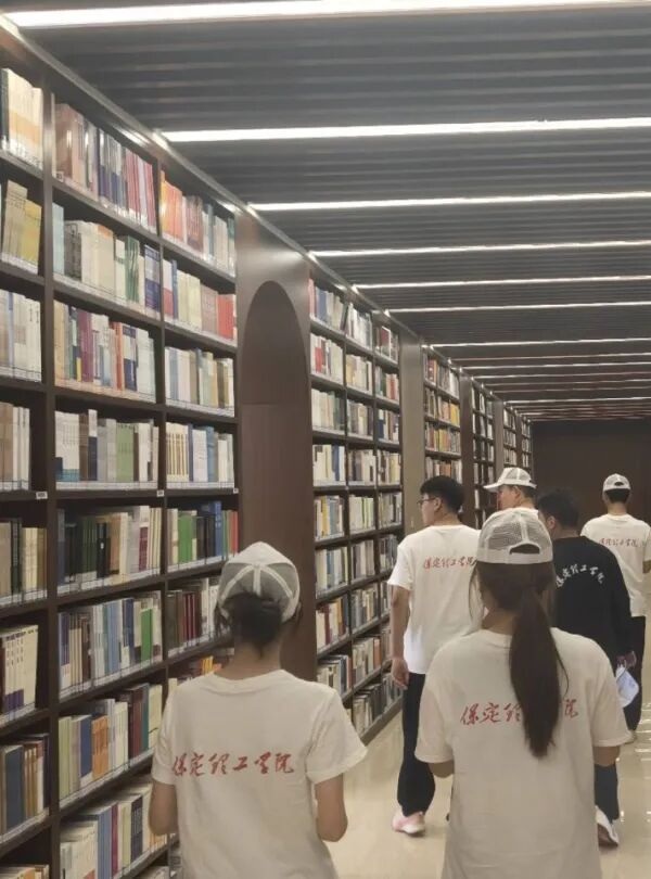 入学教育专题｜保定理工学院管理科学与工程学院开展2026级新生入馆教育