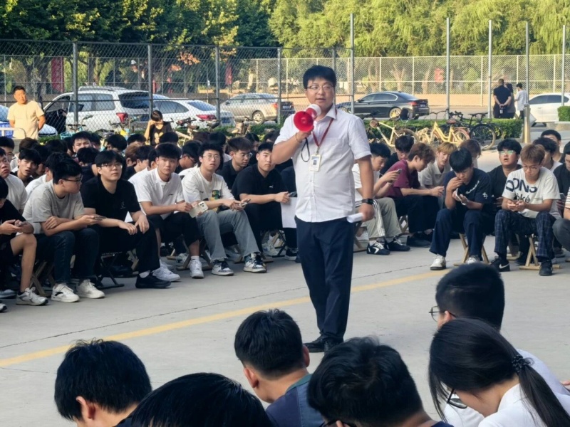 【青春绽放 学苑风采】保定理工学院信息科学与工程学院圆满召开2026级新生见面会