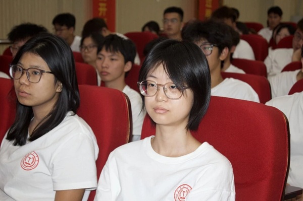 入学教育专题｜保定理工学院管理科学与工程学院开展京东王家老师专题讲座：聚焦职业规划 深化产教融合