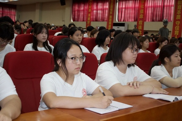 入学教育专题｜保定理工学院管理科学与工程学院开展京东王家老师专题讲座：聚焦职业规划 深化产教融合