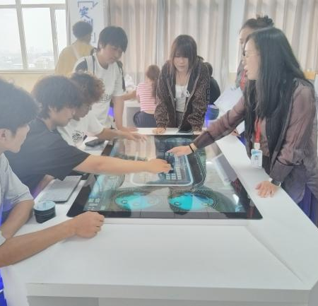 走进实训阵地 感知专业魅力