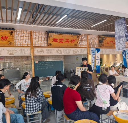 走进实训阵地 感知专业魅力