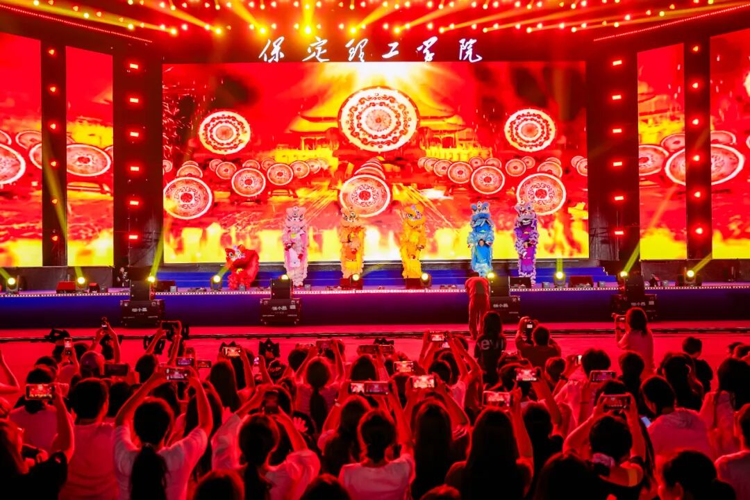 保定理工迎新狂欢夜——全场沸腾！这氛围，夯不夯？