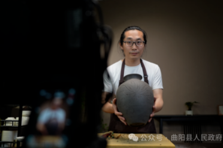 传承定瓷文脉，赋能设计育人——陈氏定瓷非遗传承人刘永昌驻校授课