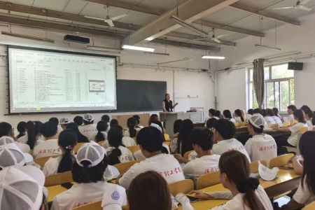 逐光启新 数艺筑梦｜数字媒体艺术专业2026级新生入学教育顺利开展