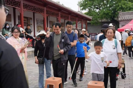 声动直隶衙署 情绘五一华章——播音与主持艺术学子亮相直隶总督署 以声为媒演绎非遗古风盛宴