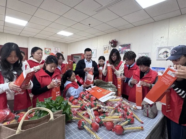 情暖重阳敬老行 敬老尚德育新人｜管理科学与工程学院开展重阳节敬老志愿服务主题实践活动