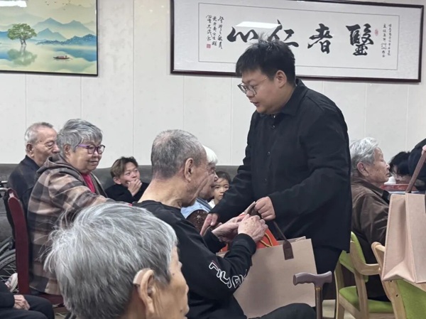 情暖重阳敬老行 敬老尚德育新人｜管理科学与工程学院开展重阳节敬老志愿服务主题实践活动