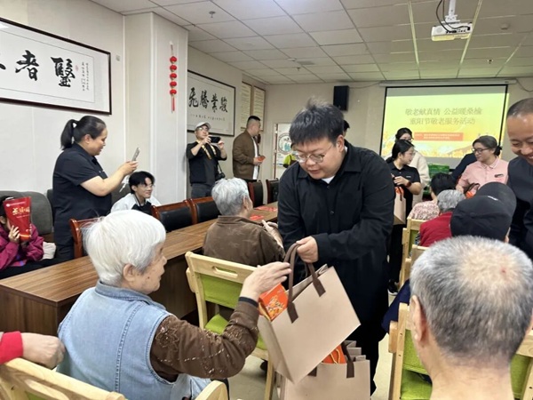 情暖重阳敬老行 敬老尚德育新人｜管理科学与工程学院开展重阳节敬老志愿服务主题实践活动