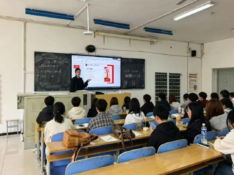 缅怀英烈守初心，青春实干向未来