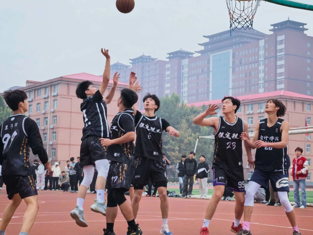 以球聚力聚同心，热血竞技显担当——我院踊跃参与学校第二十一届“迎新杯”篮球赛